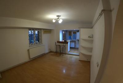 Apartament central de 3 camere, 75 mp,  cu boxa pentru depozitare - 1