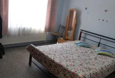 De vanzare casa curte comuna la etaj 5 camera sup.128mp + 1 familie zona Piata A - 5