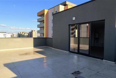 Penthouse cu 3 camere nedecomandat în Aradului