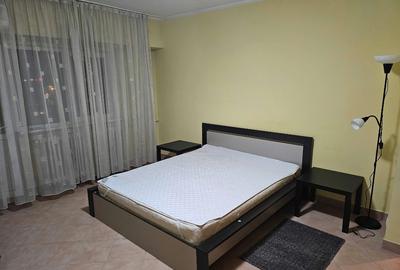 Garsonieră decomandată, mobilată în Vitan Mall