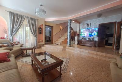 Casa individuala cu piscina. P+1+M. zona foarte buna - 38