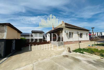 Casa pe principala in Giarmata  737mp teren - 3
