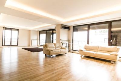 Apartament cu 5 camere, mobilat în Herăstrău