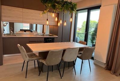 Apartament cu 4 camere semidecomandat, mobilat în Iancu Nicolae