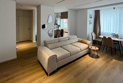 Apartament cu 3 camere semidecomandat, mobilat în Central