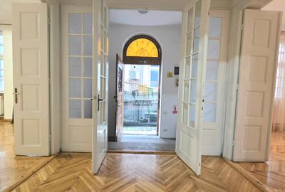 Piata Unirii - Calea Calarasilor - Mantuleasa parter de vila elegant si curte - 1