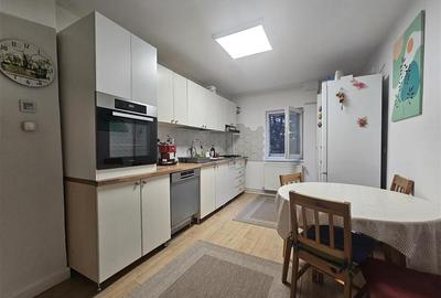 Apartament cu 3 camere decomandat în Zorilor