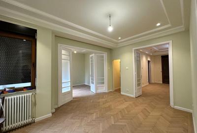 Apartament cu 4 camere semidecomandat în Armeneasca