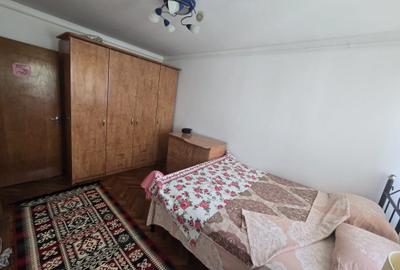 Apartament cu 3 camere decomandat în Titan