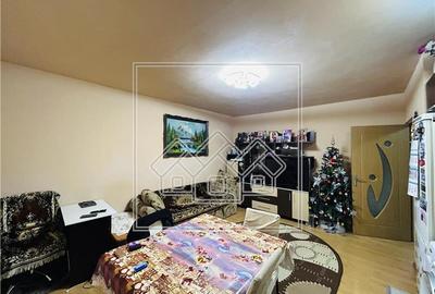 Ap cu 3 camere si balcon, etaj 1/2, Zona Gusterita, pret bun - 1