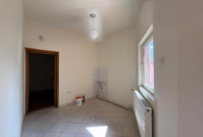 Spatiu Comercial | 4 Locuri de parcare. - 4