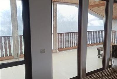 Vila de vanzare cu acces la padurea Izvorani in spatele casei si aproape de cent - 6