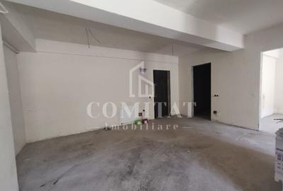 Apartament cu 3 camere semidecomandat în Florești