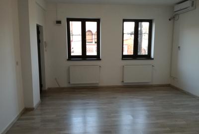 Apartament cu 3 camere în Unirii