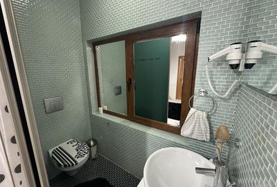Vila individuală de vânzare cu 8 camere în zona 13 Septembrie - 20