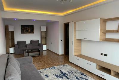 Apartament cu 2 camere decomandat în Tractorul