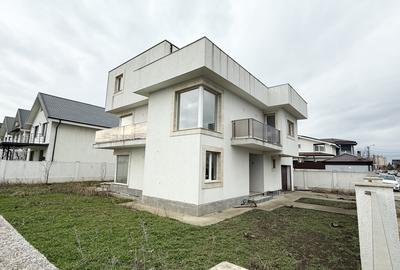Casă individuală cu 6 camere în Năvodari