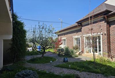 Casă spațioasă de închiriat cu curte amenajată și facilități complete - 5