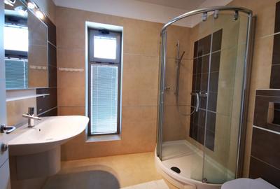 Vila moderna langa lac, mobilata complet - 15