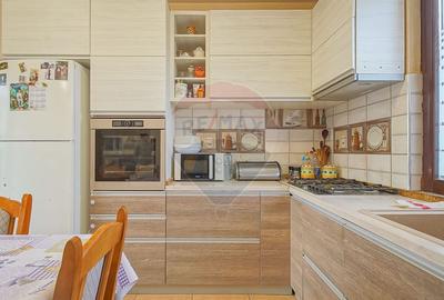 Casă / Vilă cu 4 camere de vânzare în zona Tractorul - 11