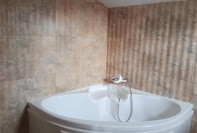 Vila de vanzare cu acces la padurea Izvorani in spatele casei si aproape de cent - 9