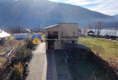 Casa si teren langa lacul Pangarati , mobilata si utilata - 1