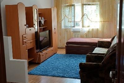 Închiriez apartament 3 camere - 6