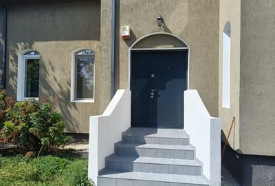 VILA DEOSEBITA cu GARAJ si PIVNITA - 1