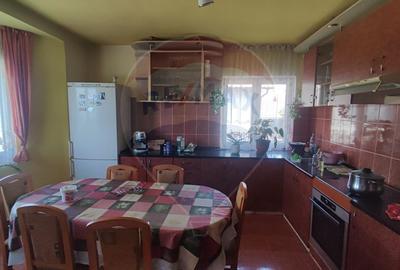Casă cu 6 camere de vânzare, teren generos,  Osorhei - 4