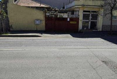 CASA 3 CAMERE CU TEREN SI SPATIU COMERCIAL - TROCADERO - 1