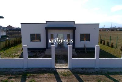 Casă individuală cu 4 camere în Sânpetru