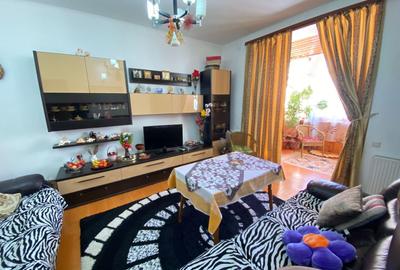 Apartament cu 3 camere semidecomandat, mobilat în 13 Septembrie