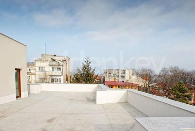 Vila cu 8 camere potrivit pentru birouri/clinica - 1