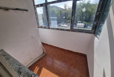 Apartament cu 2 camere decomandat în Podu Roș