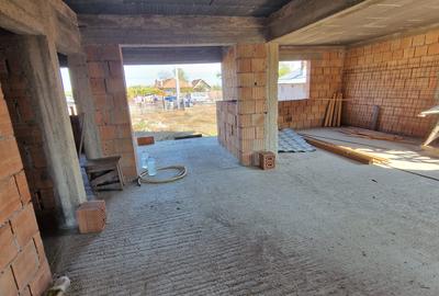 Se vinde casa la rosu, sat  Malaiesti jud. Prahova , pret 72000 euro negociabil. - 6