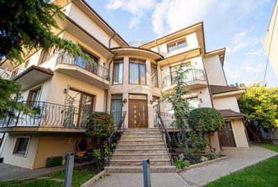 Casă individuală cu 13 camere în Dacia