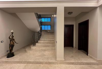 VILA DEOSEBITA / SPATII GENEROASE / CURTE PROPRIE - 11