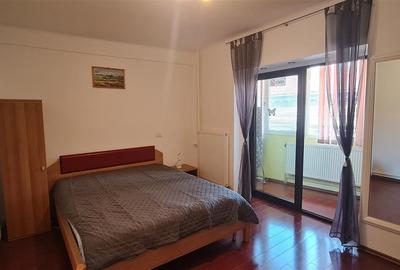 Ap. 2 camere, et.3, la bloc, 82mp, central -Piata Catedralei - 12