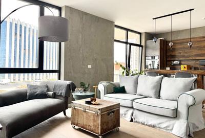 Apartament cu 3 camere semidecomandat, mobilat în Central