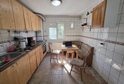 Apartament cu 3 camere semidecomandat în Titan