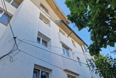 De Vanzare Apartament 3 camere Decomandat -bloc tip vila Obcini - 1