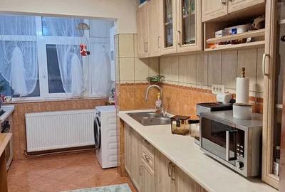 Apartament 3 camere - etaj -4/4- 71 mp  - 66500 euro - 3