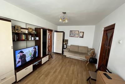 DE VANZARE ! Apartament cu 3 camere Tiglina1 et 2/4 semidec pret 65.000euro