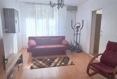Apartament cu 3 camere semidecomandat, mobilat în Titan