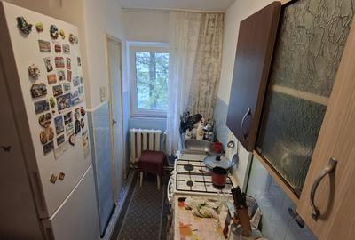 Apartament cu 3 camere, etajul 2/4, zona Dacia - 6