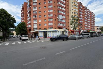 Spatiu comercial pe Str. Zorilor,locatie cu vad,vitrina mare,locuri de parcare - 11