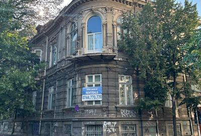 Apartament cu 5 camere semidecomandat, mobilat în Armeneasca