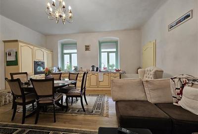Apartament deosebit cu 3 camere str. Castelului - 13