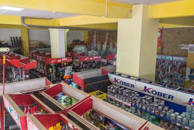 De Inchiriat - Spațiu Comercial Showroom + Hale + Parcare- 0% Comision - 8