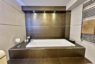 Vila deosebita  la un pas de mare mobilata si utilata - 51